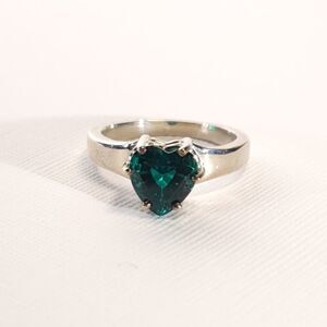 Emerald Heart Ring 1.8 Carat Sterling Silver SIZE 6-3/4